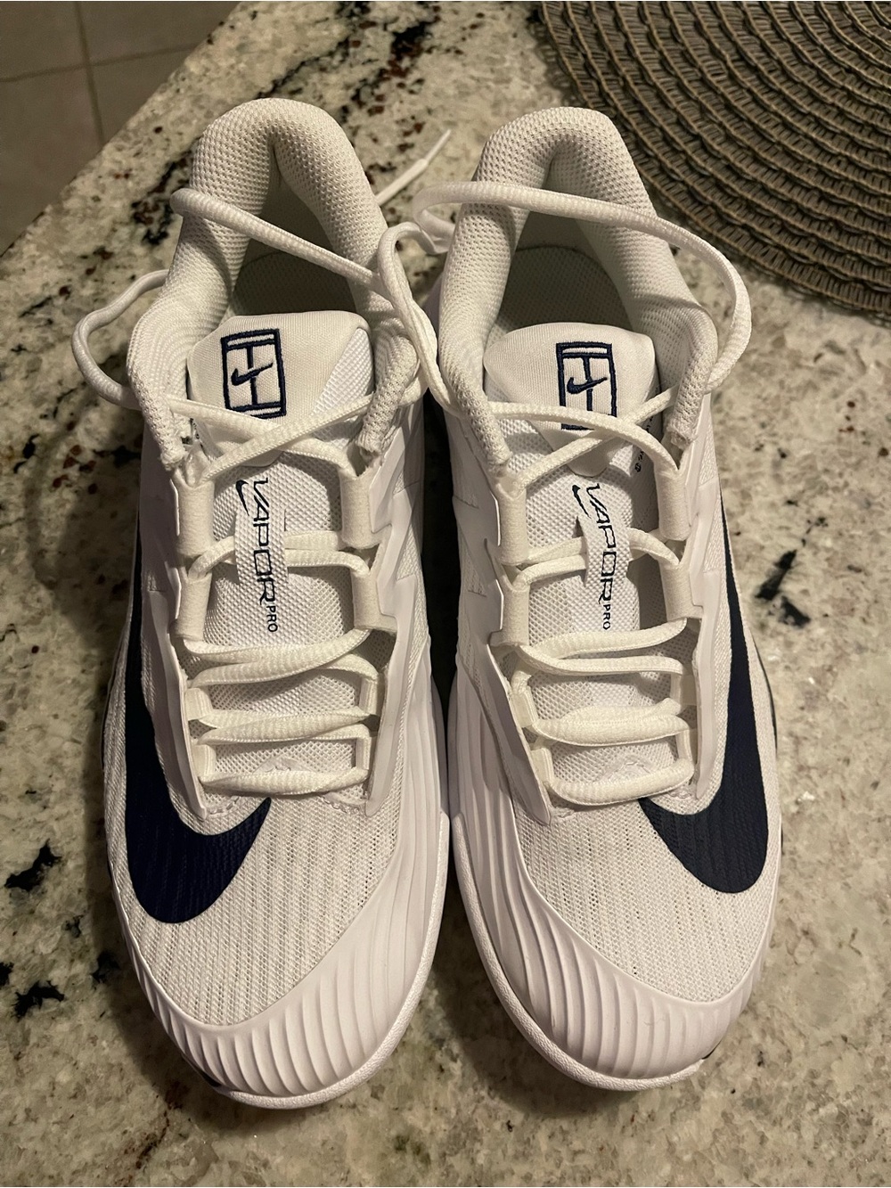Nike women’s White & Navy Vapor Pro tennis grass court Athletic Sneakers